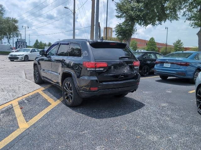 Used 2018 Jeep Grand Cherokee Laredo RWD image 4