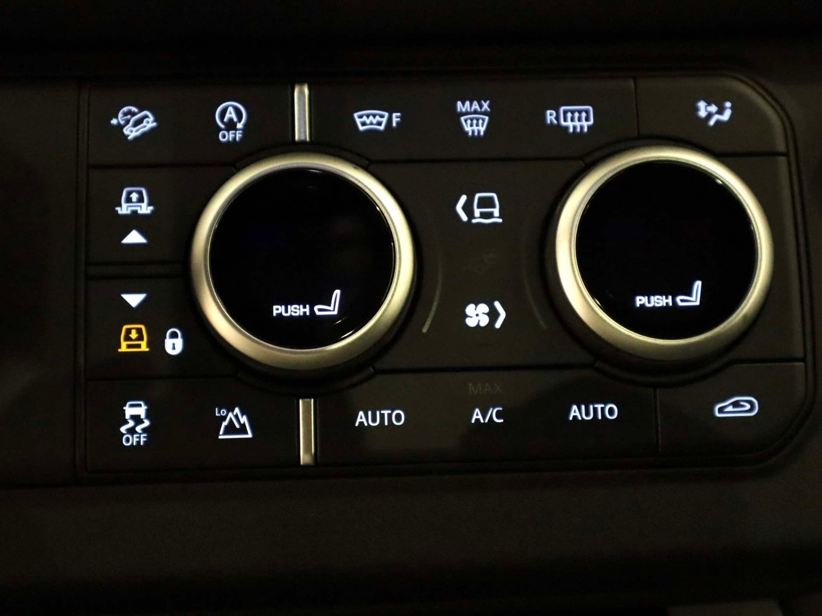 Used 2025 Land Rover Defender 130 X AWD/4WD image 32