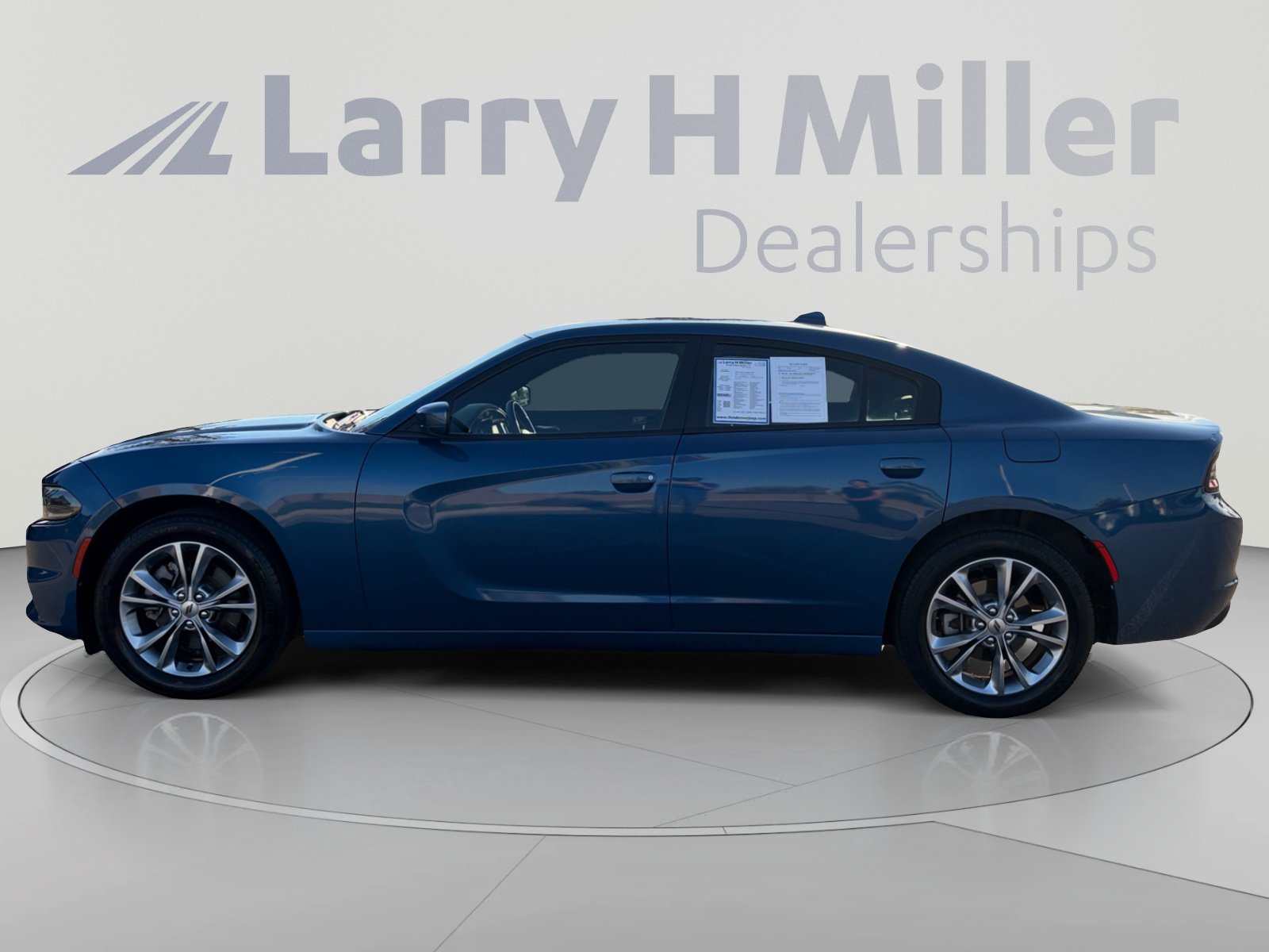Used 2021 Dodge Charger SXT w/ Navigation & Travel Group AWD/4WD image 3