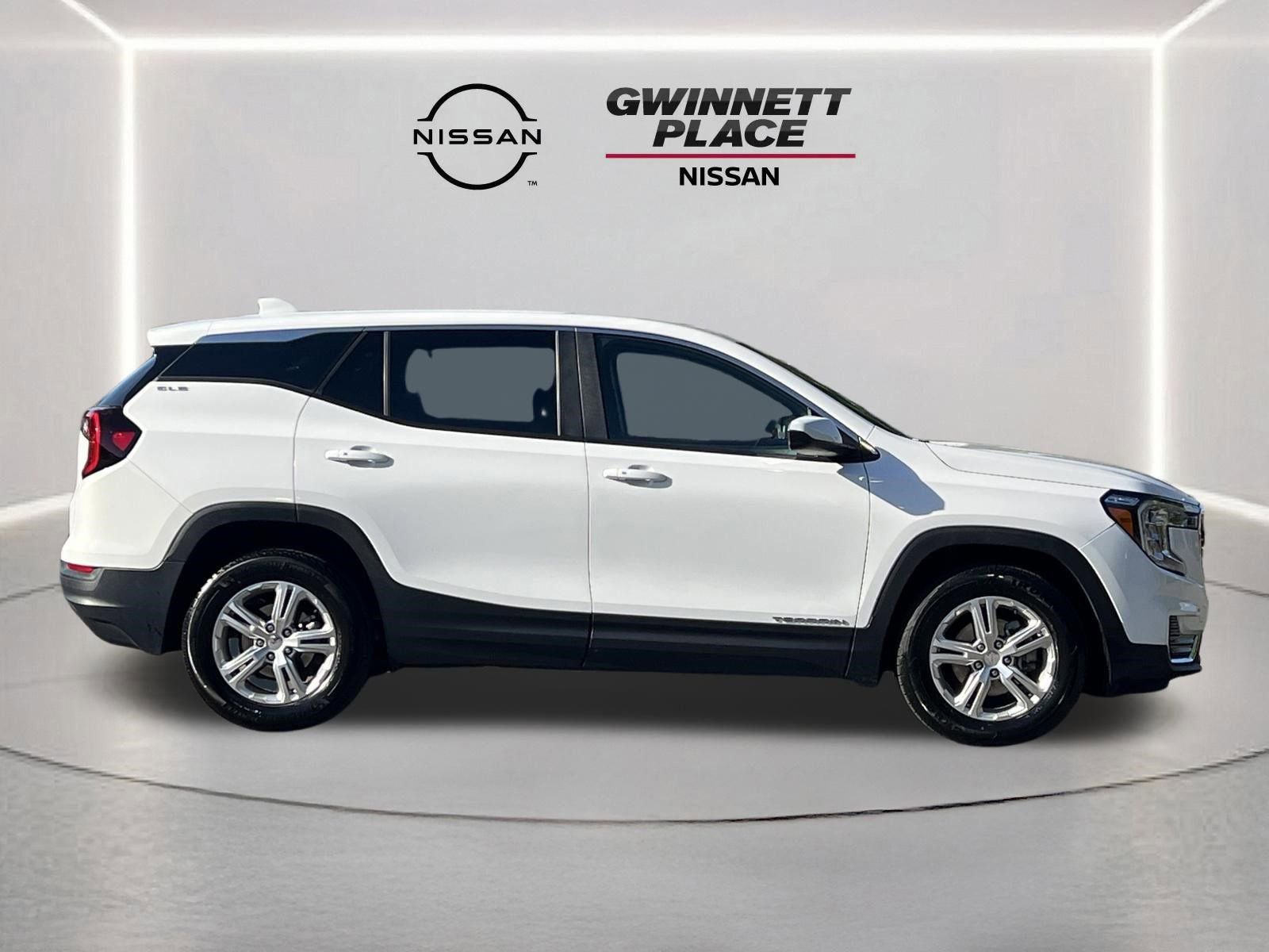 Used 2024 GMC Terrain SLE FWD image 26