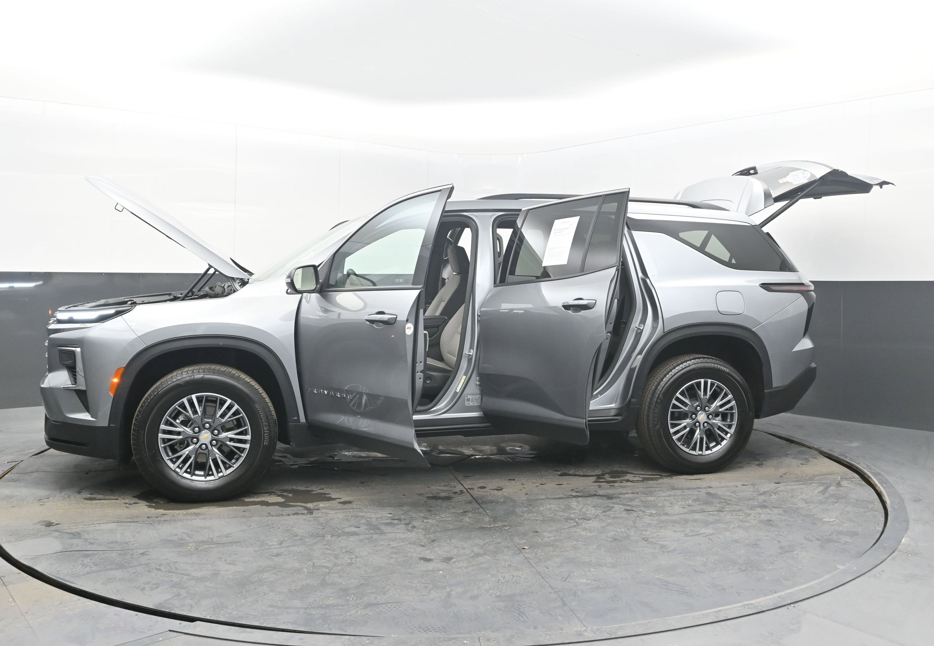 Used 2025 Chevrolet Traverse LT image 42