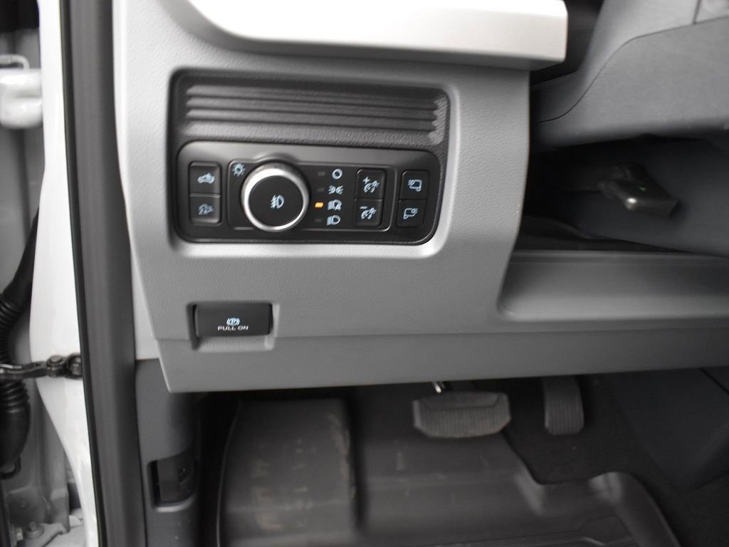 New 2026 Ford F250 XLT w/ XLT Premium Package image 13