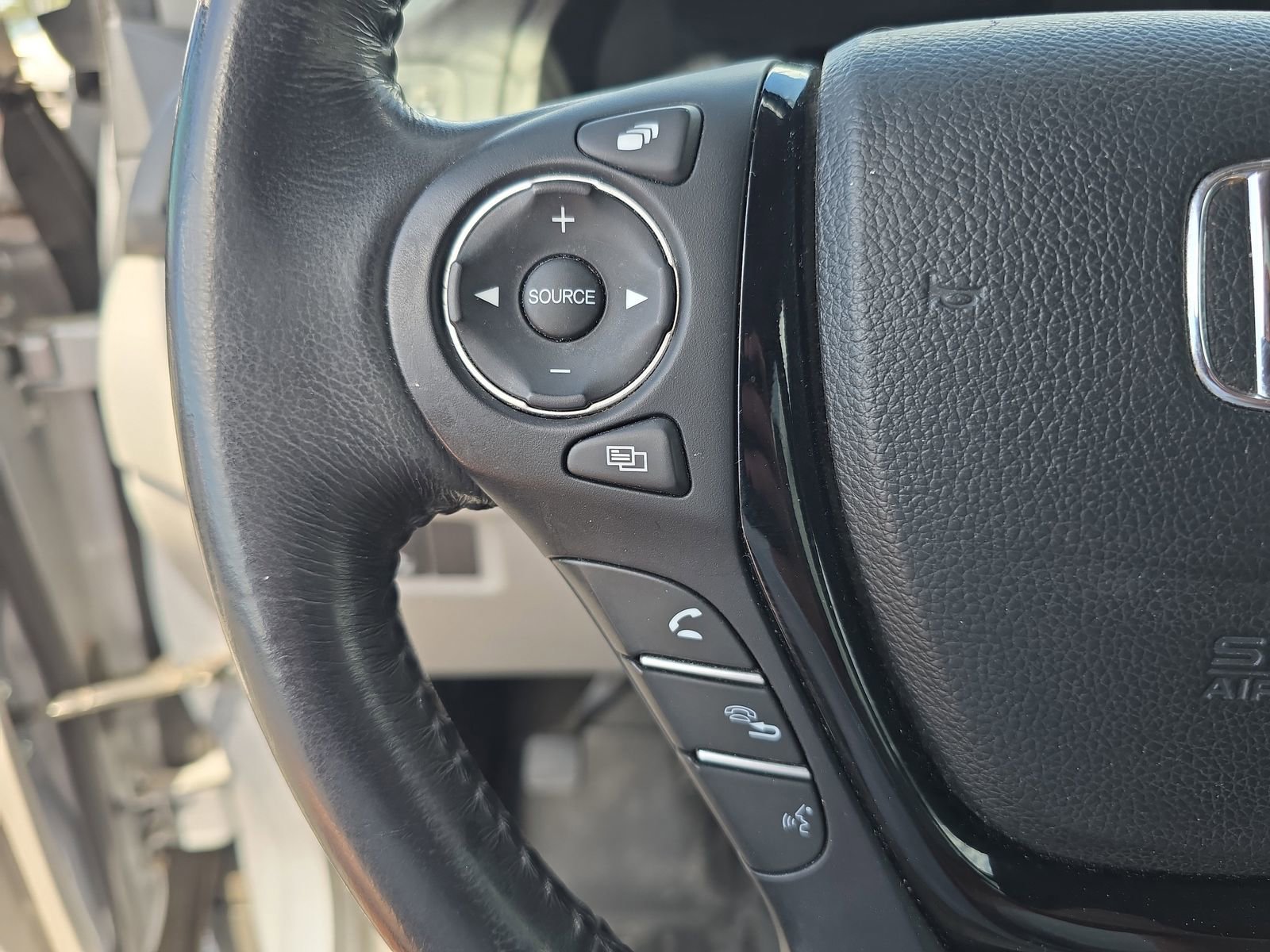 Used 2018 Honda Pilot Touring image 23