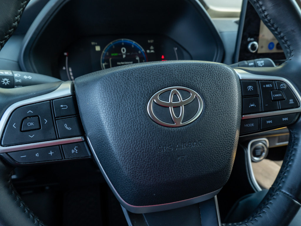 Used 2025 Toyota Grand Highlander AWD image 32