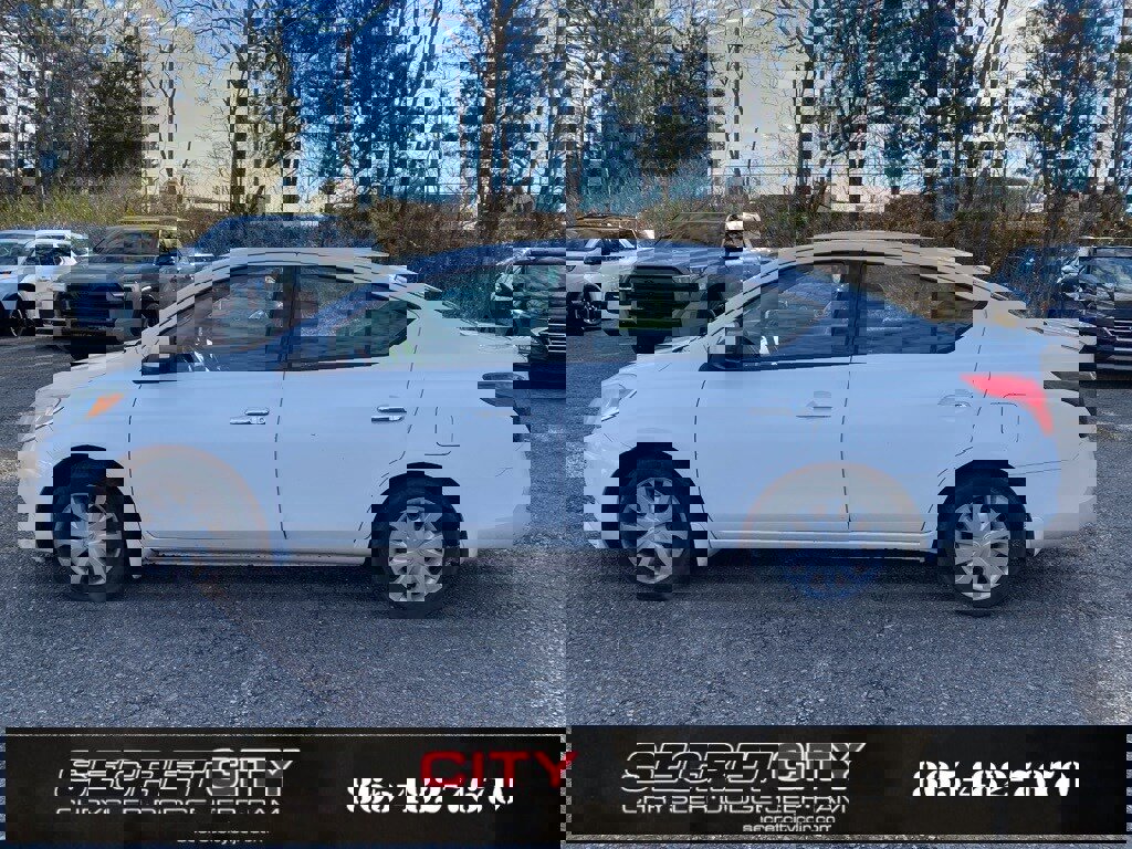 Used 2014 Nissan Versa SV image 8