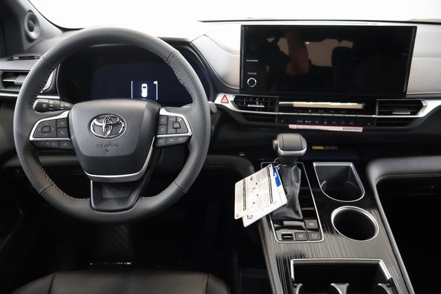 New 2026 Toyota Sienna XLE Woodland Edition AWD/4WD image 14
