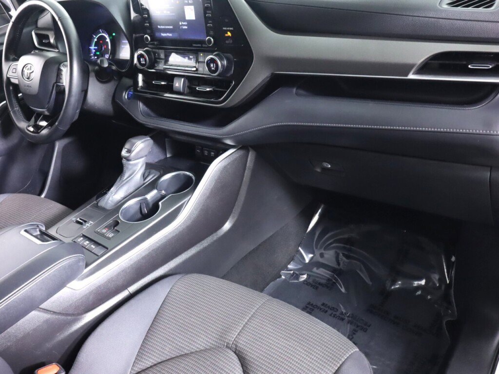 Used 2021 Toyota Highlander LE image 42