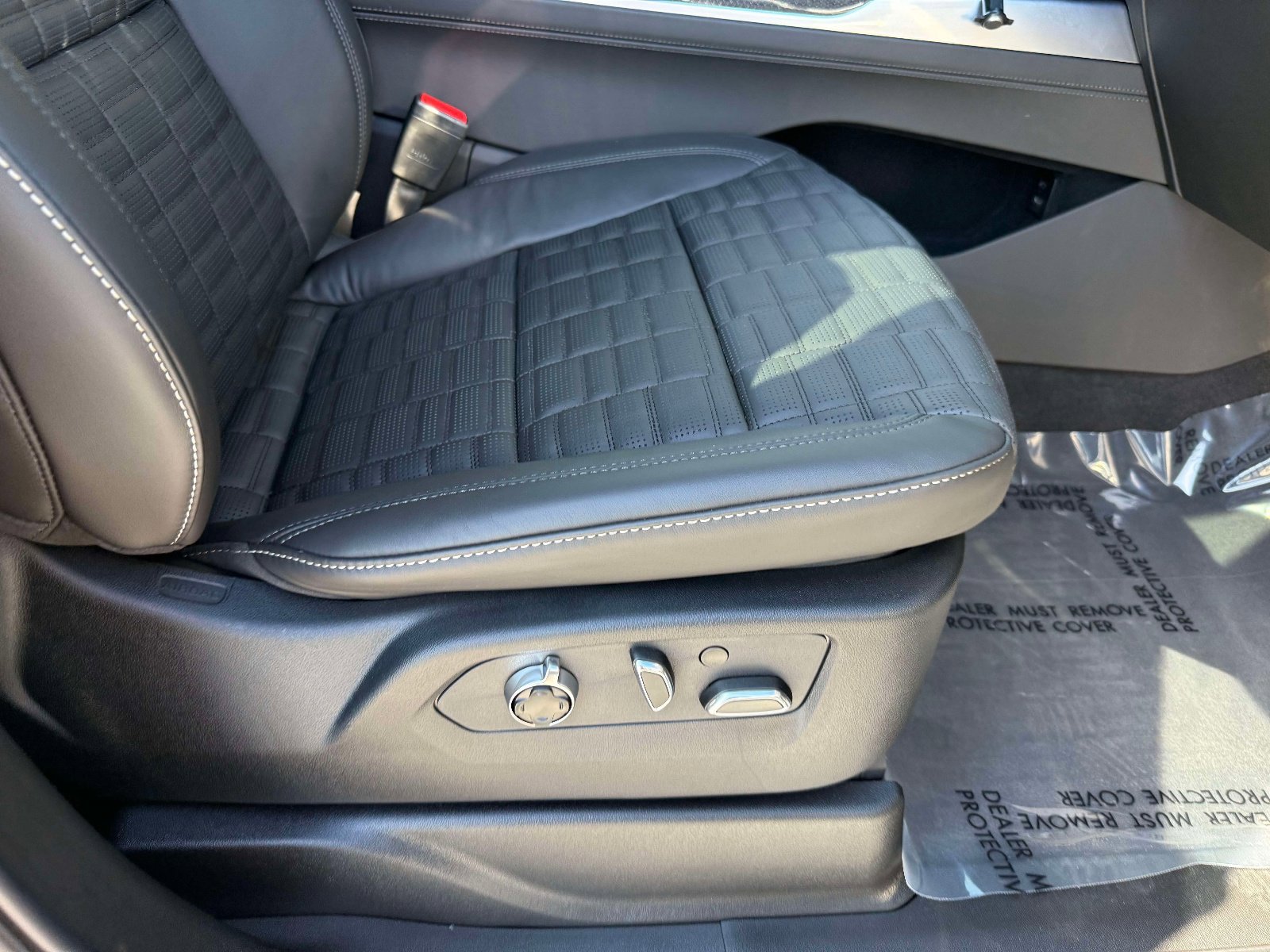 Used 2026 Cadillac Escalade V w/ LPO, ONYX Package image 26