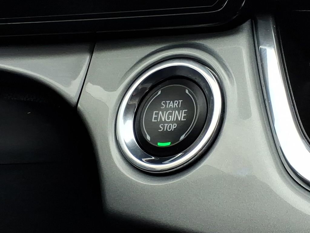 Used 2025 Chevrolet Trax LT w/ LT Convenience Package FWD image 22