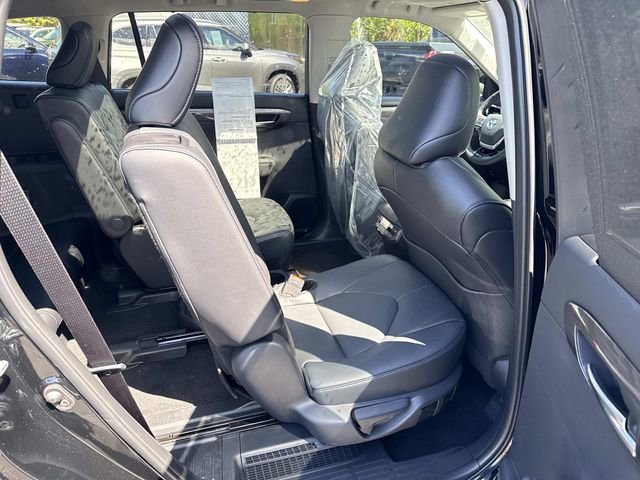 Used 2026 Toyota Highlander Platinum AWD/4WD image 11