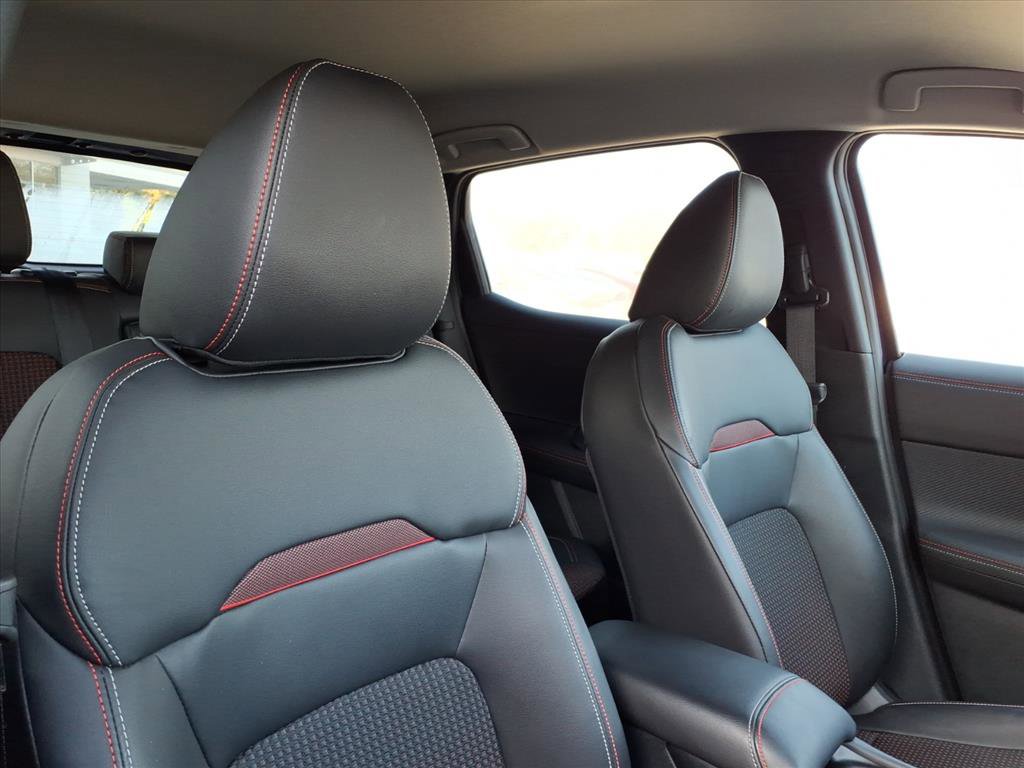 Used 2025 Nissan Kicks SR image 19