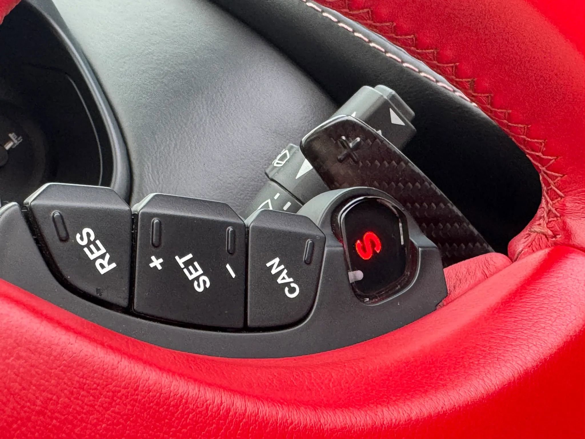 Used 2014 Aston Martin Vanquish Volante RWD image 23