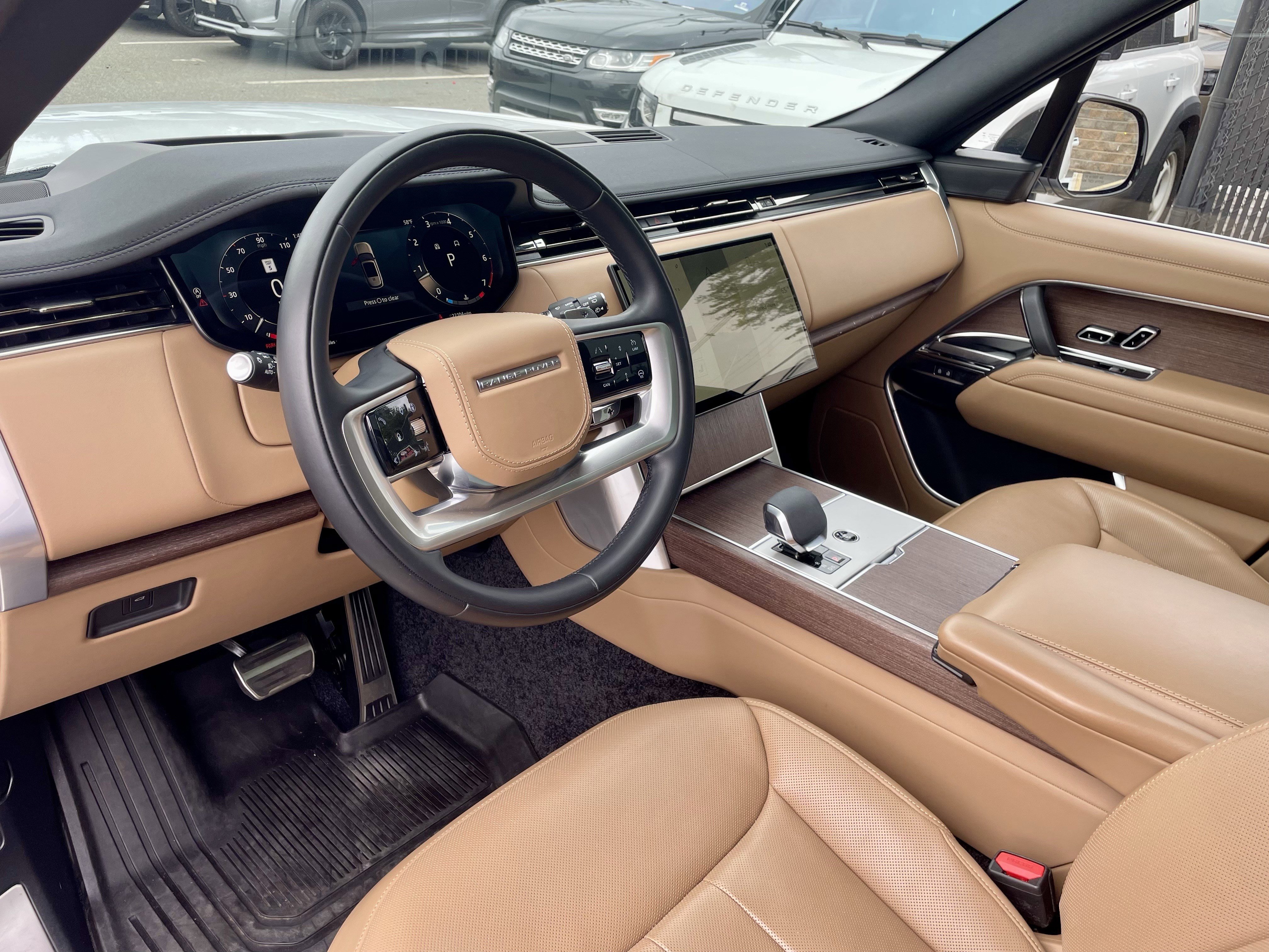 Certified 2024 Land Rover Range Rover SE image 13
