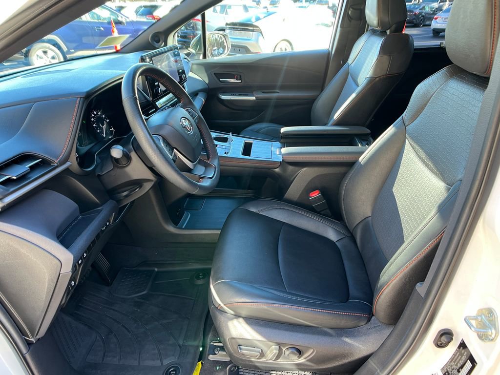 Used 2024 Toyota Sienna XSE image 9