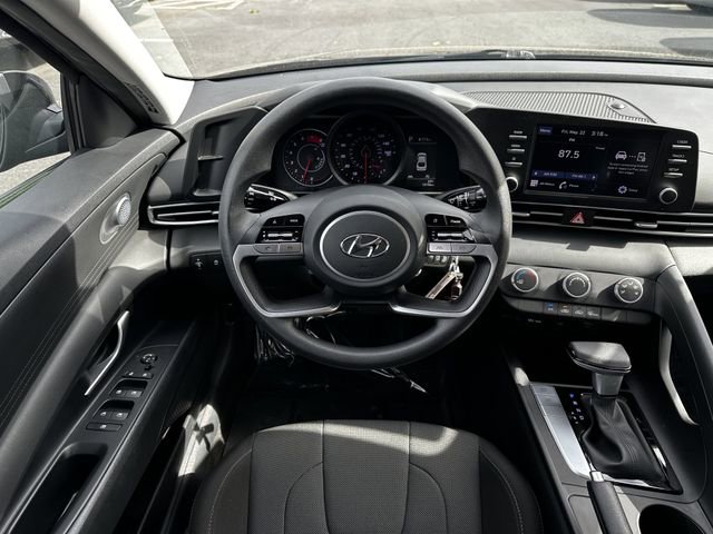 Used 2023 Hyundai Elantra SE FWD image 14