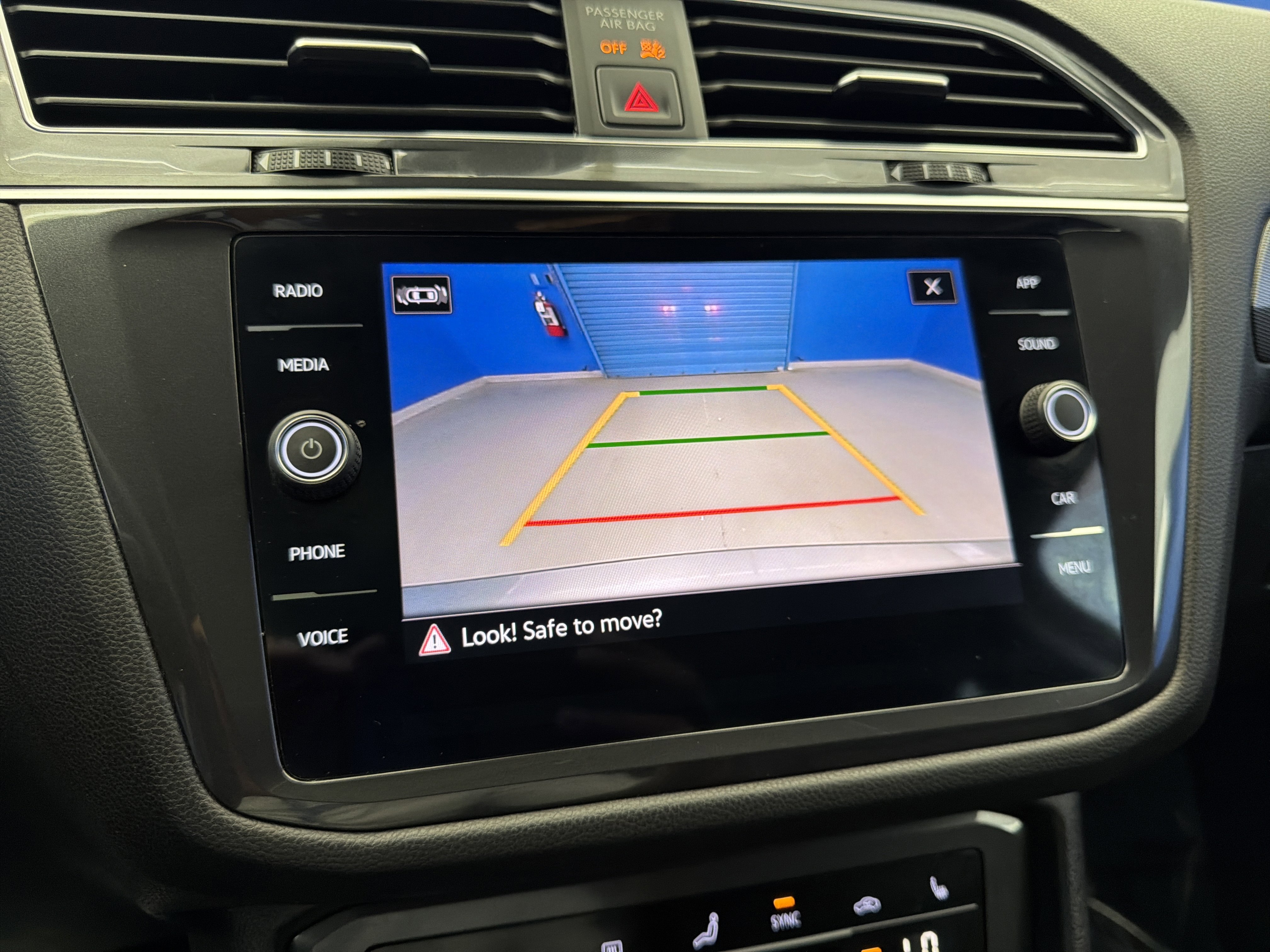 Used 2023 Volkswagen Tiguan SE w/ Panoramic Sunroof Package FWD image 20