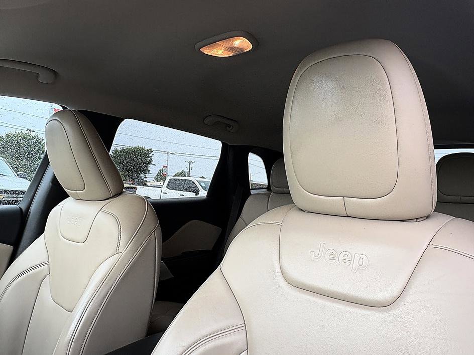 Used 2017 Jeep Cherokee Limited FWD image 17
