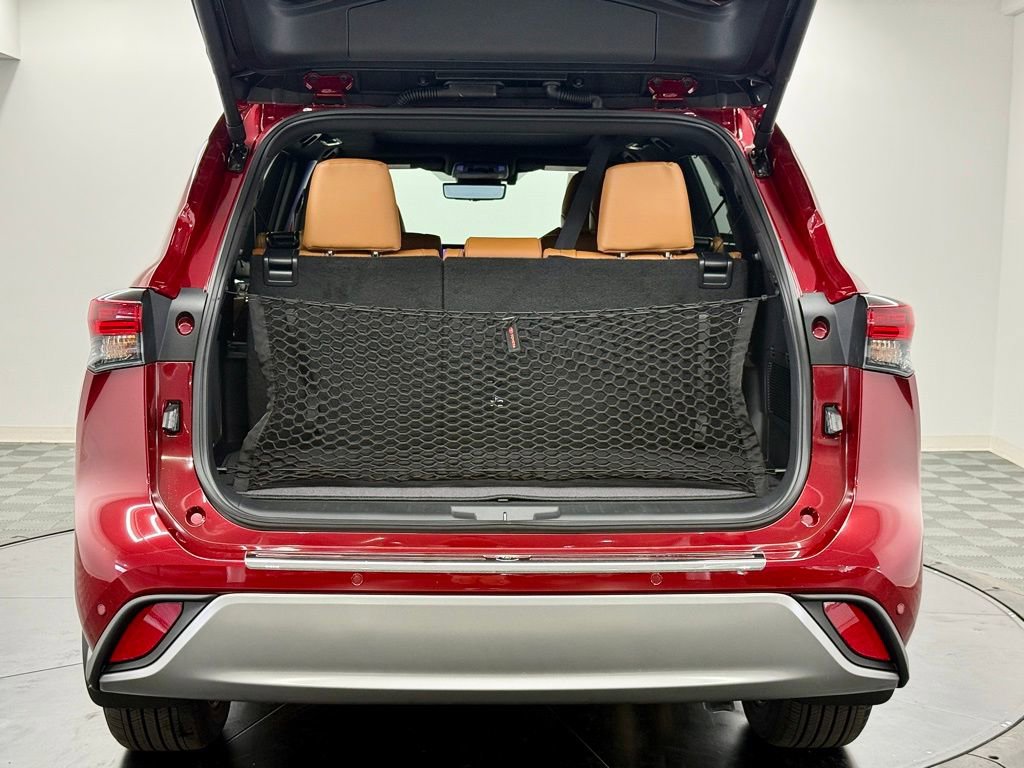 Used 2026 Toyota Highlander Platinum image 13