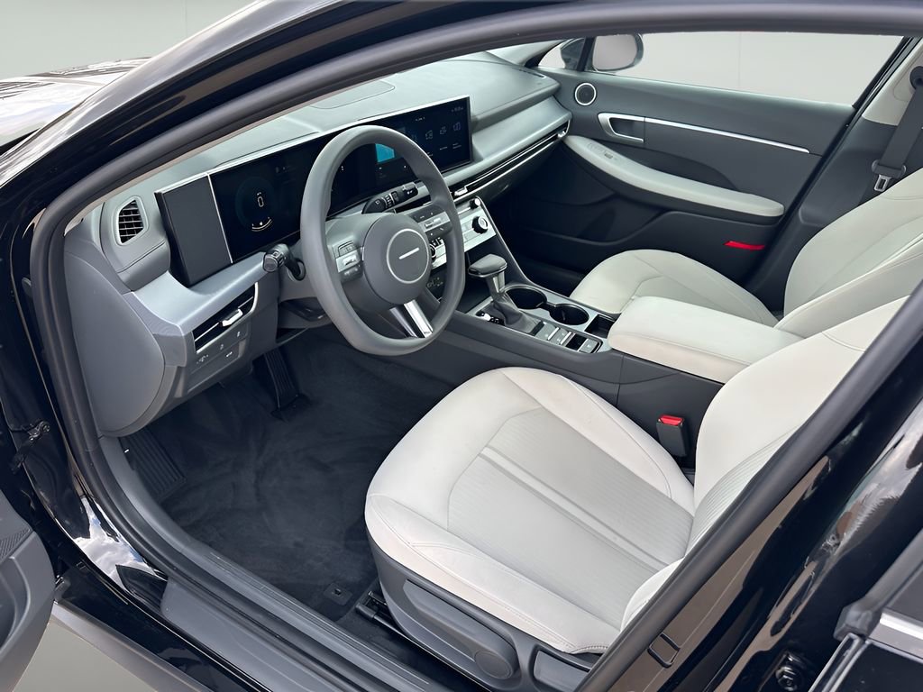 Used 2025 Hyundai Sonata SE image 10
