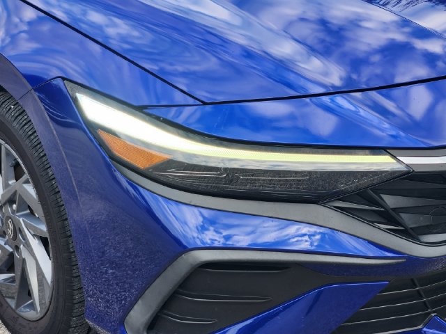 Used 2024 Hyundai Elantra Blue FWD image 10