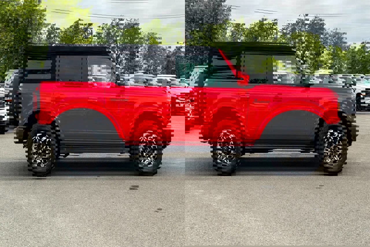 Used 2023 Ford Bronco Outer Banks image 2