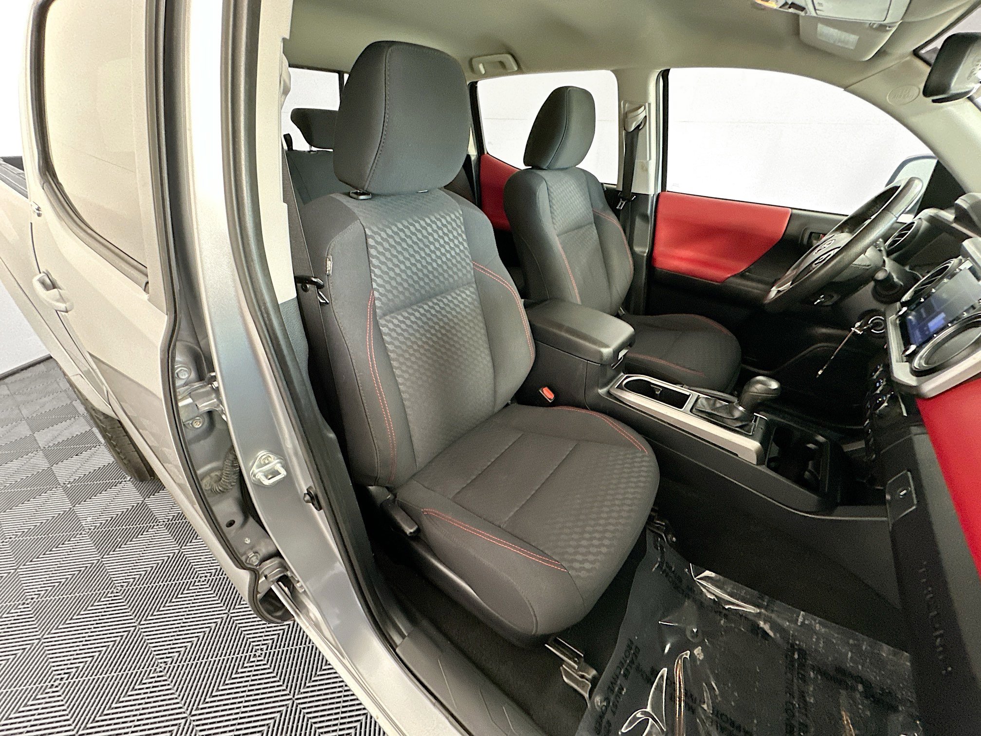 Used 2021 Toyota Tacoma SR5 RWD image 27