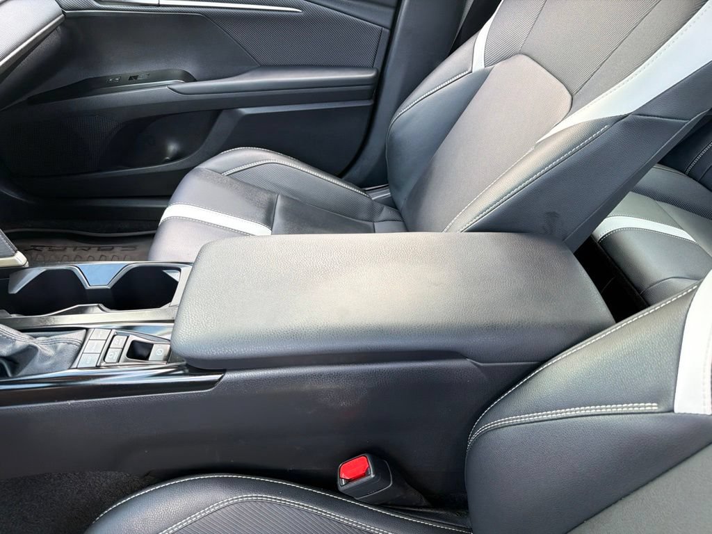 Used 2025 Toyota Camry SE w/ Convenience Package FWD image 13