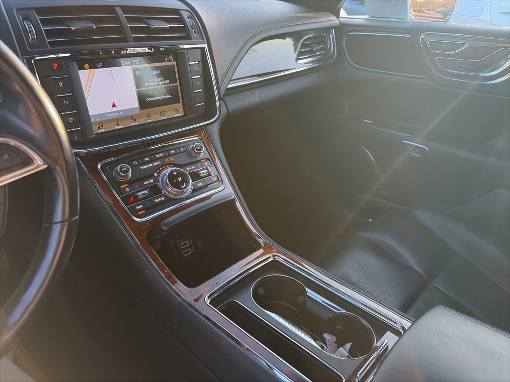 Used 2018 Lincoln Continental Select image 18