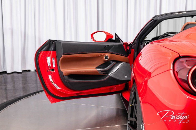 Used 2019 Ferrari Portofino image 31