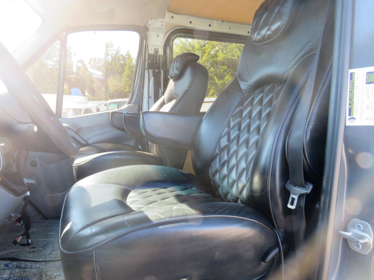 Used 2010 Freightliner Sprinter 2500 RWD image 8