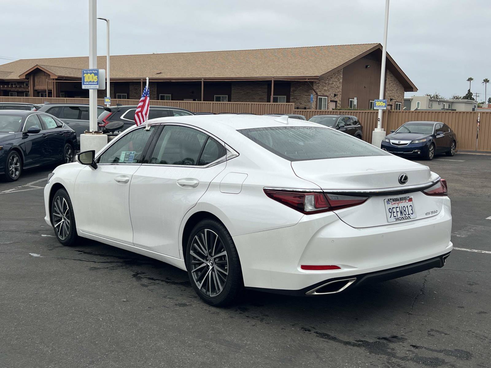 Used 2023 Lexus ES 350 w/ Premium Package FWD image 3