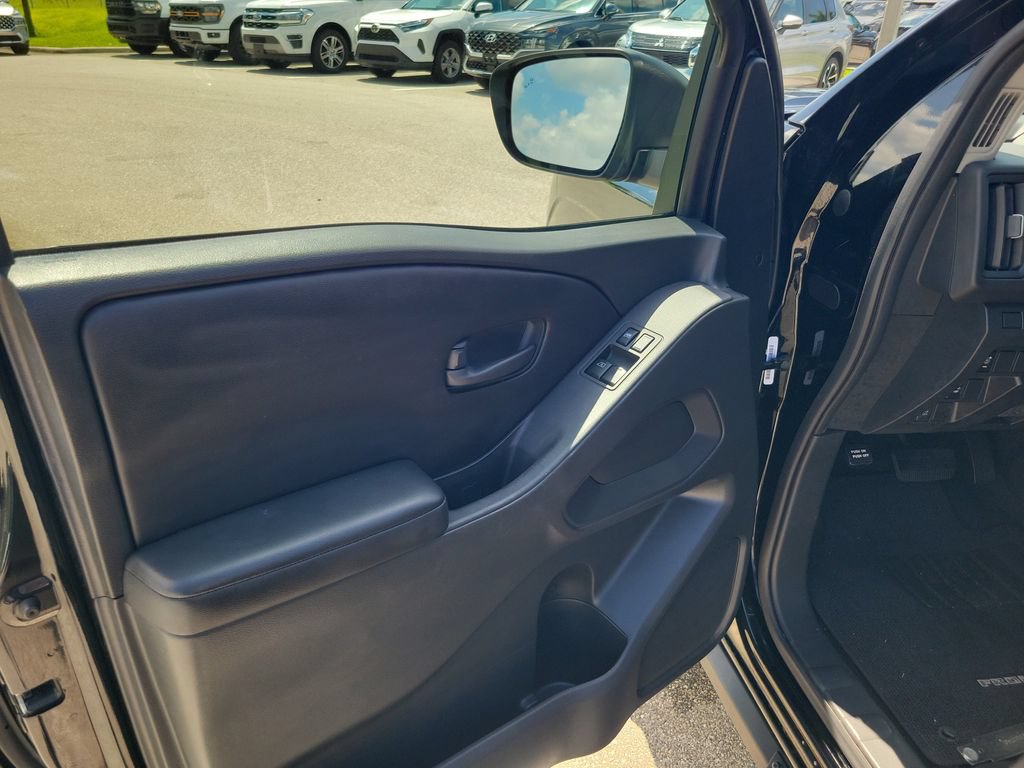 Used 2025 Nissan Frontier S w/ S Utility Package RWD image 13