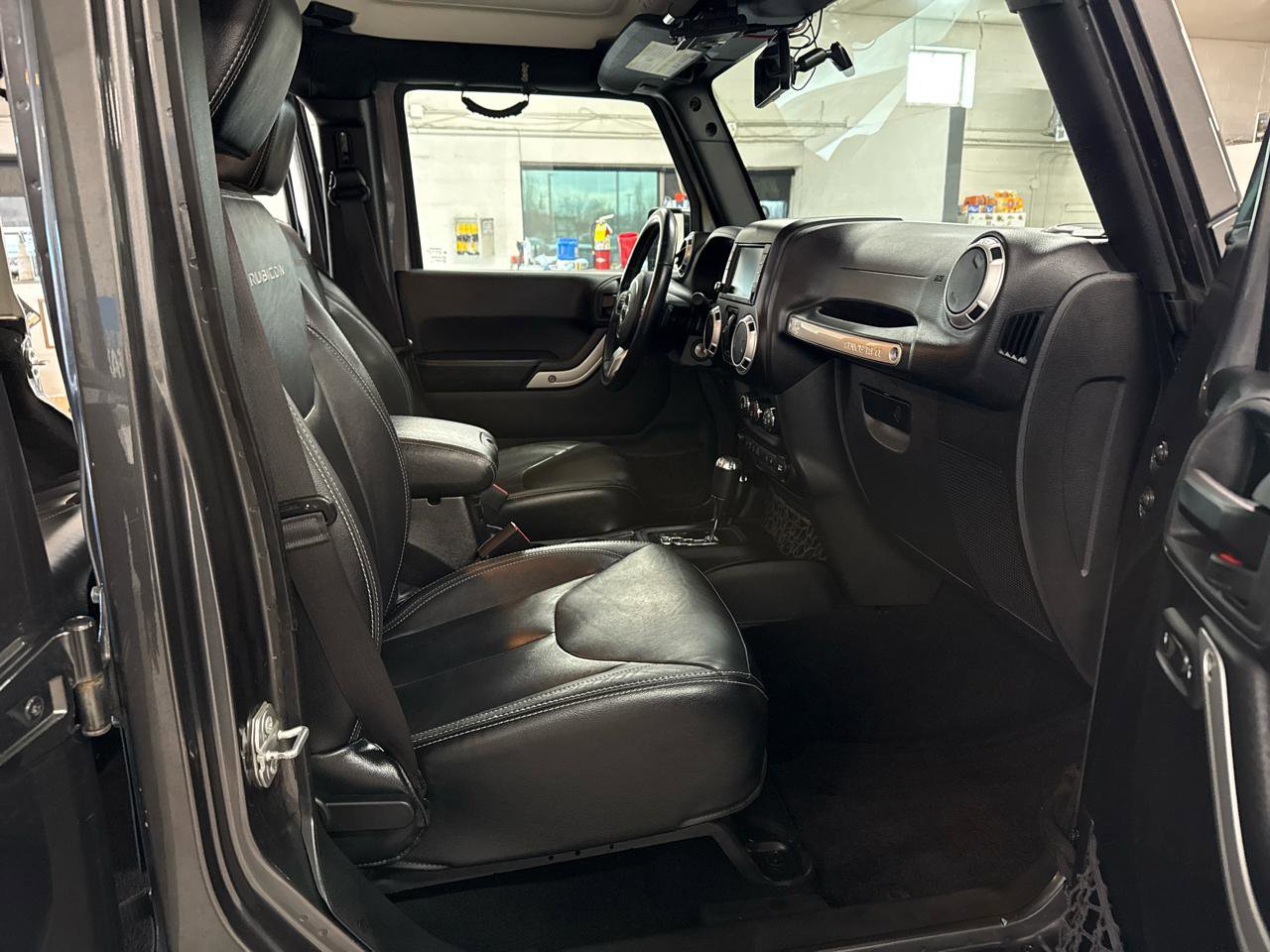 Used 2017 Jeep Wrangler Unlimited Rubicon image 95