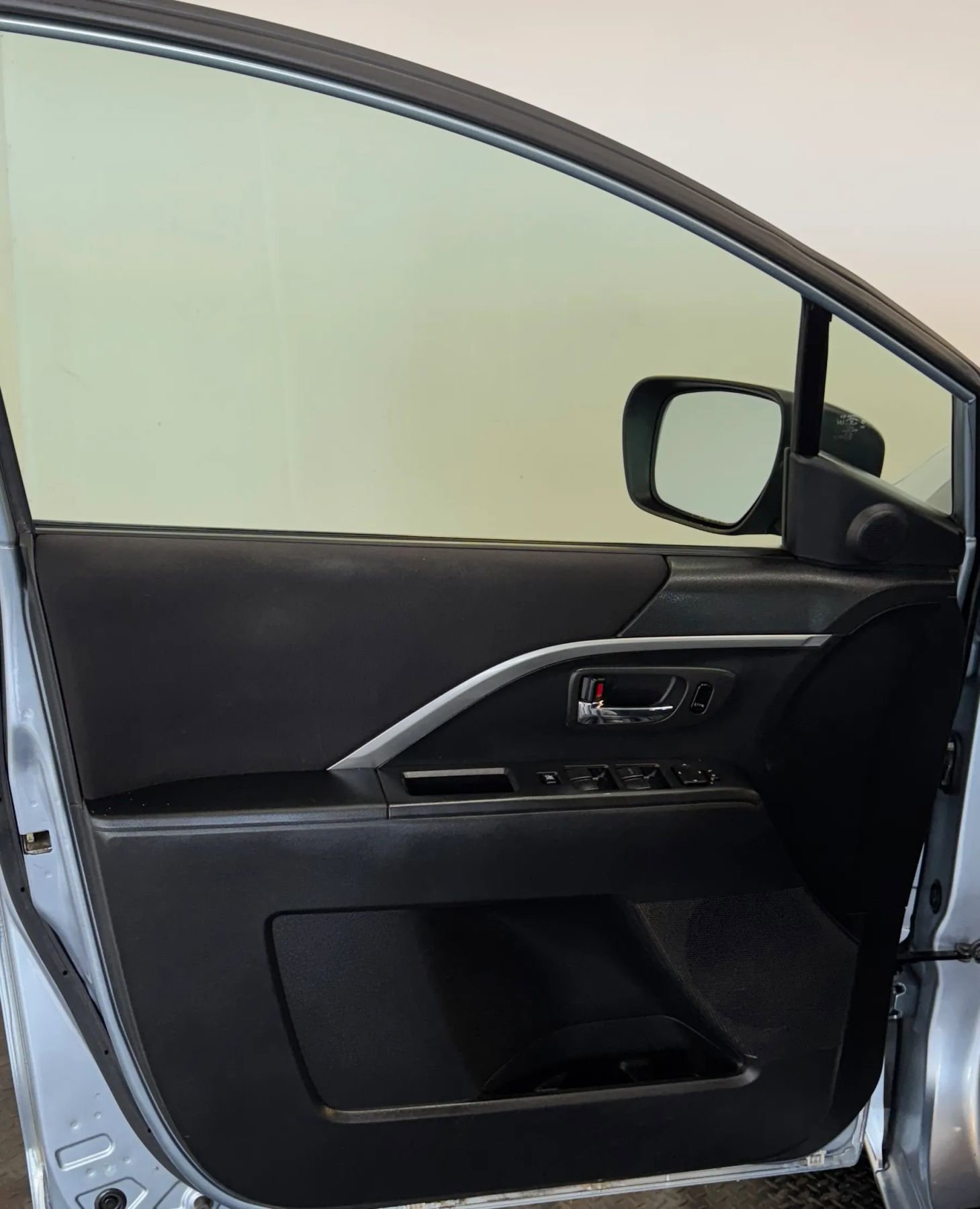 Used 2012 MAZDA MAZDA5 Sport image 12