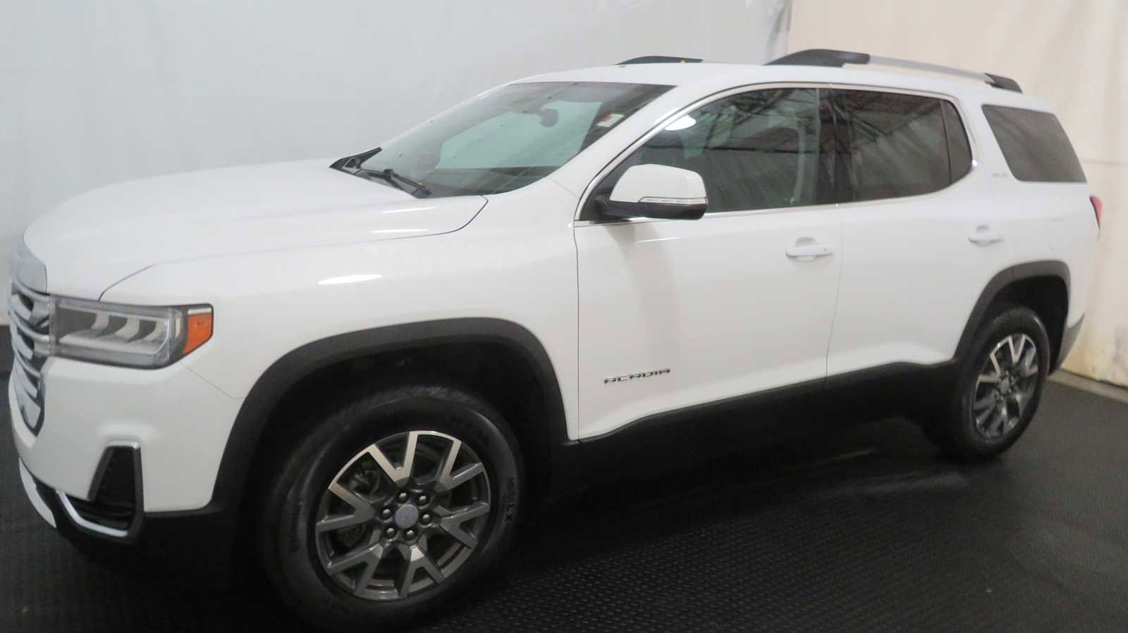 Used 2023 GMC Acadia SLE w/ Driver Convenience Package image 2