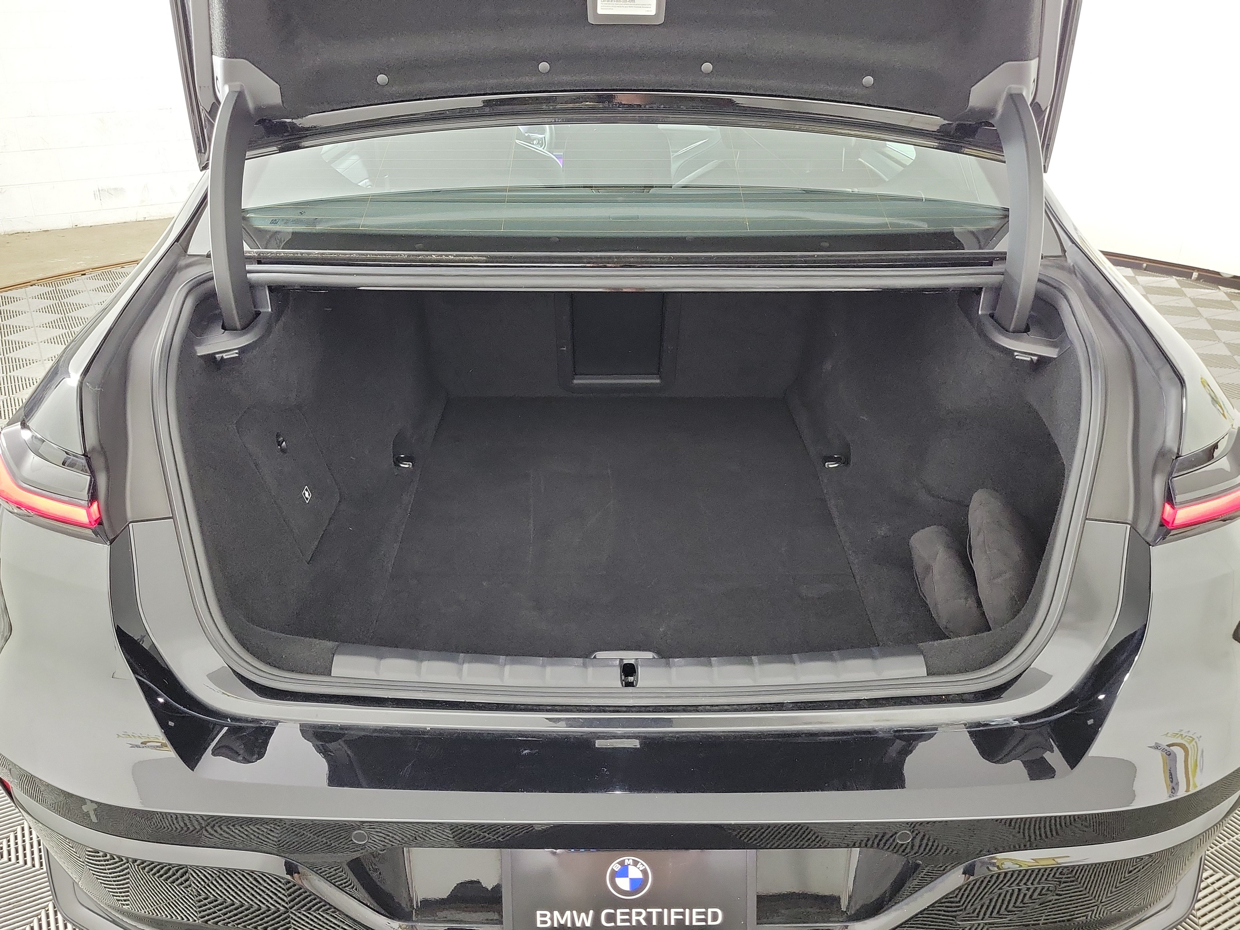 Certified 2024 BMW i7 xDrive60 w/ Executive Package AWD/4WD image 25