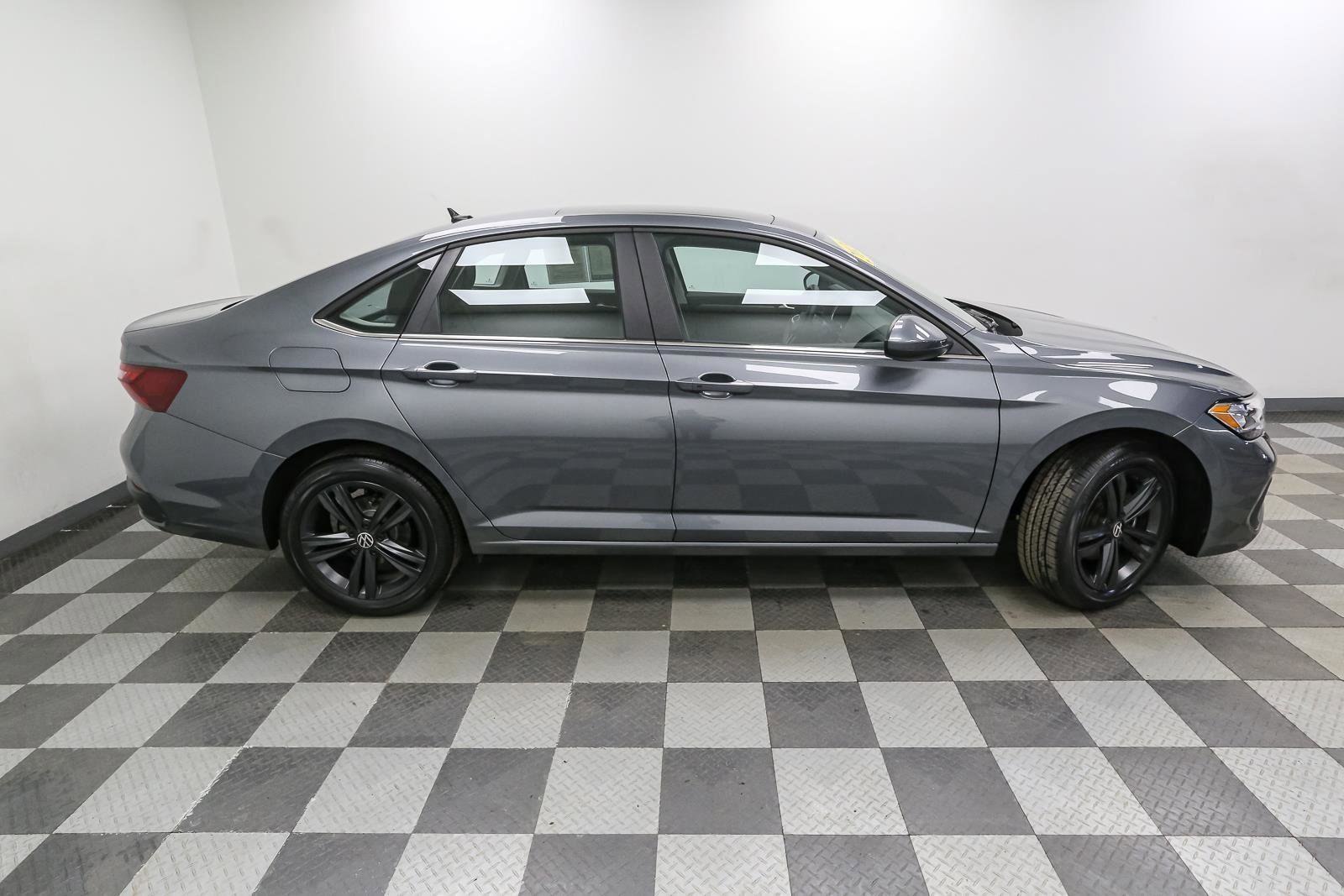 Certified 2024 Volkswagen Jetta SE image 8