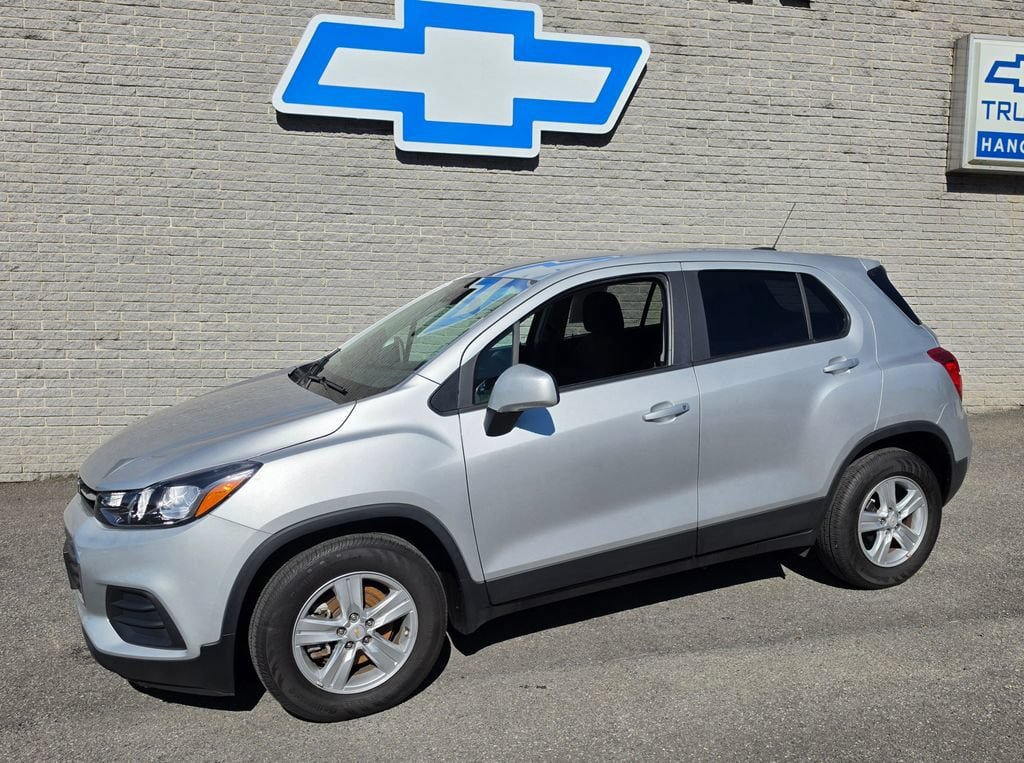 Used 2022 Chevrolet Trax LS w/ Tint and Cruise Package FWD image 2