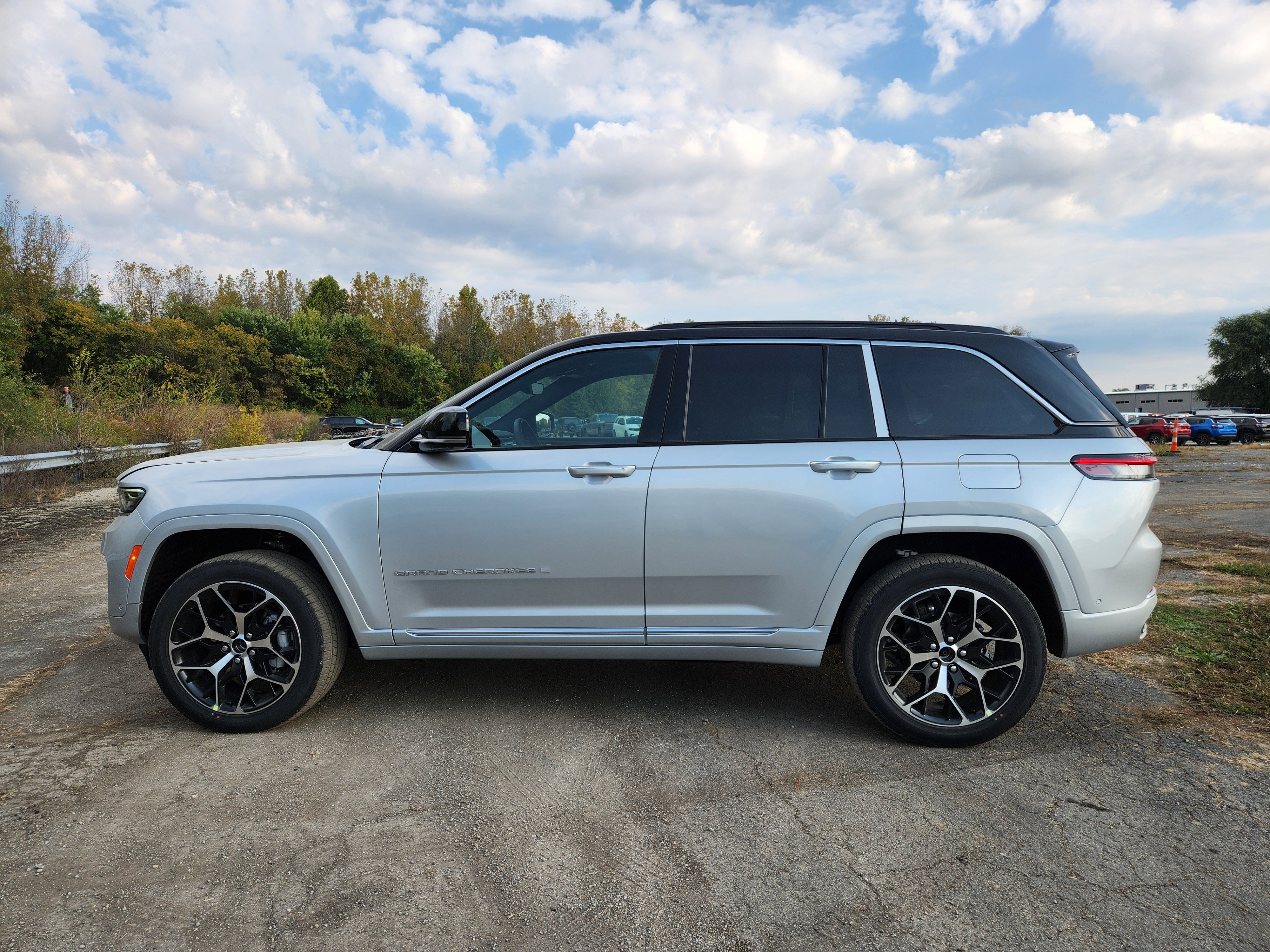 New 2025 Jeep Grand Cherokee Summit AWD/4WD image 17