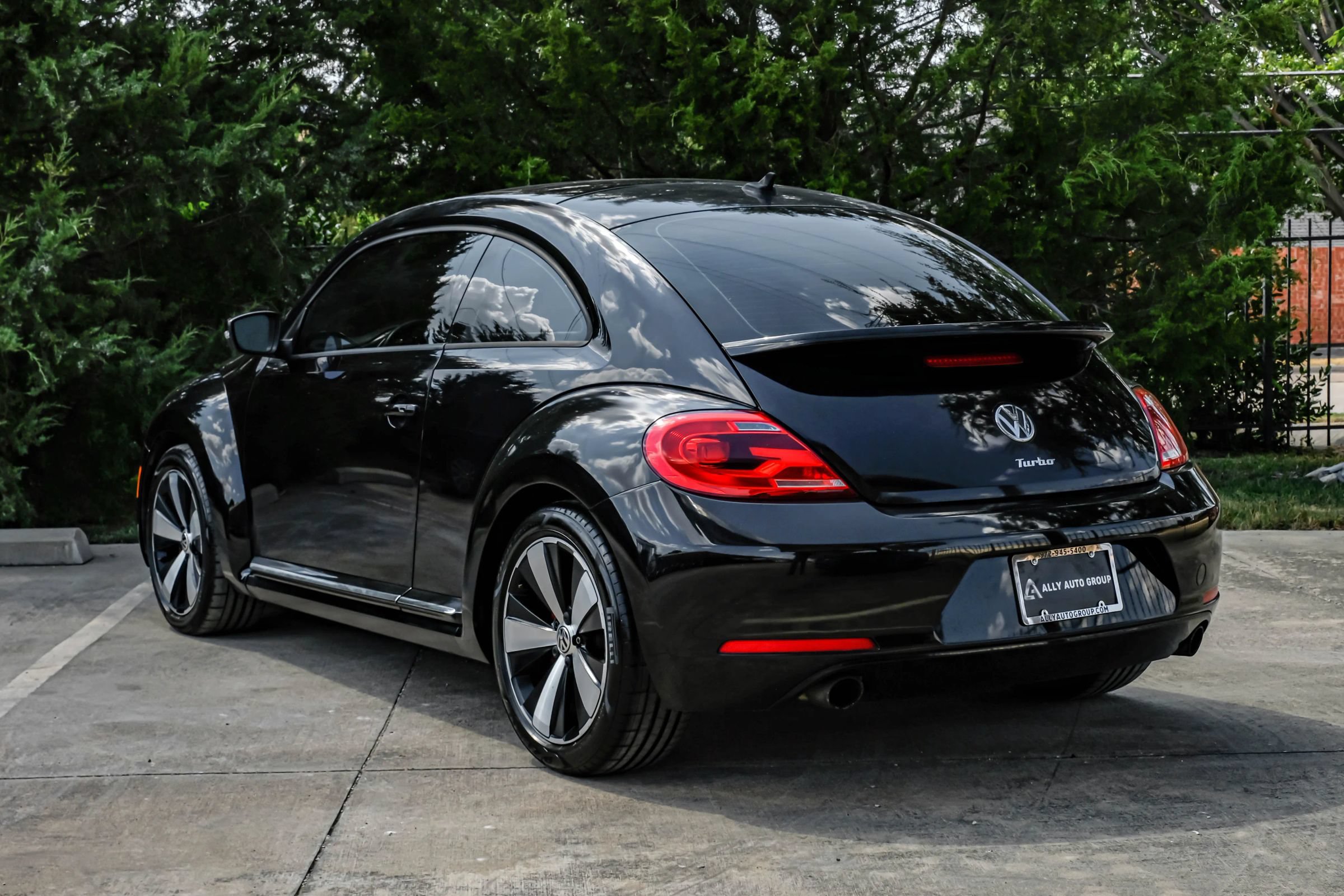 Used 2012 Volkswagen Beetle 2.0T FWD image 11