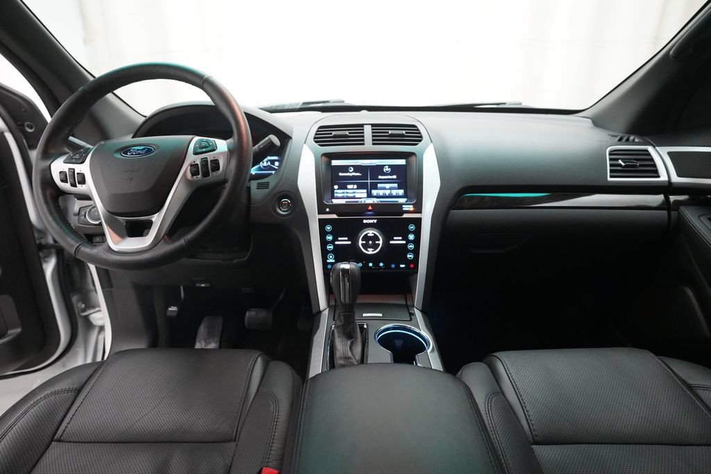 Used 2014 Ford Explorer Limited w/ Equipment Group 301A AWD/4WD image 5