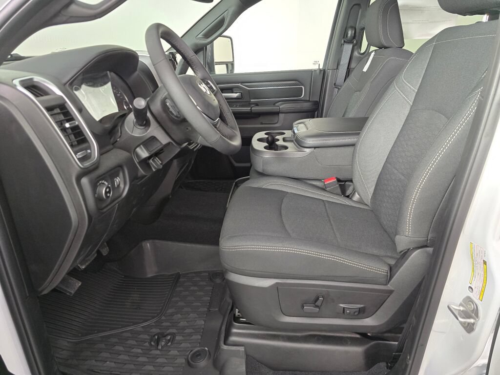 New 2026 RAM 3500 Big Horn AWD/4WD image 14