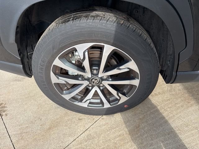 Used 2025 Toyota Corolla Cross XLE image 9