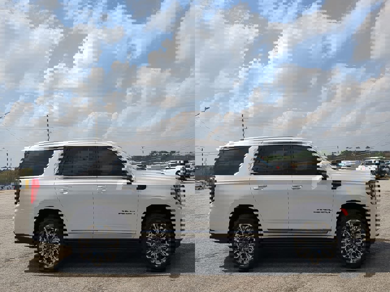 Used 2023 GMC Yukon Denali Ultimate image 2