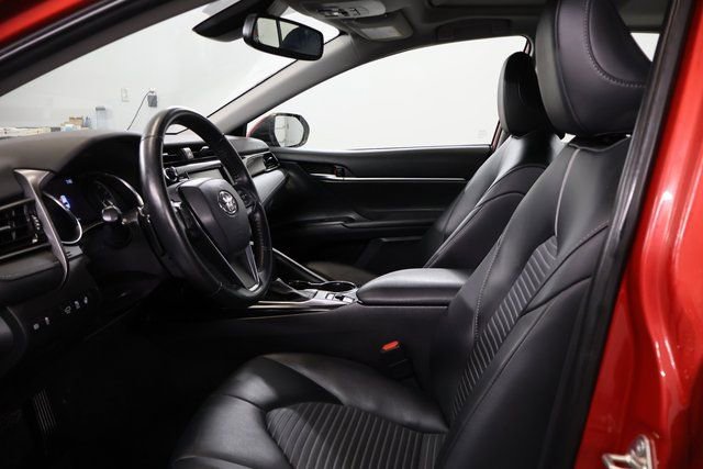 Certified 2020 Toyota Camry SE image 12