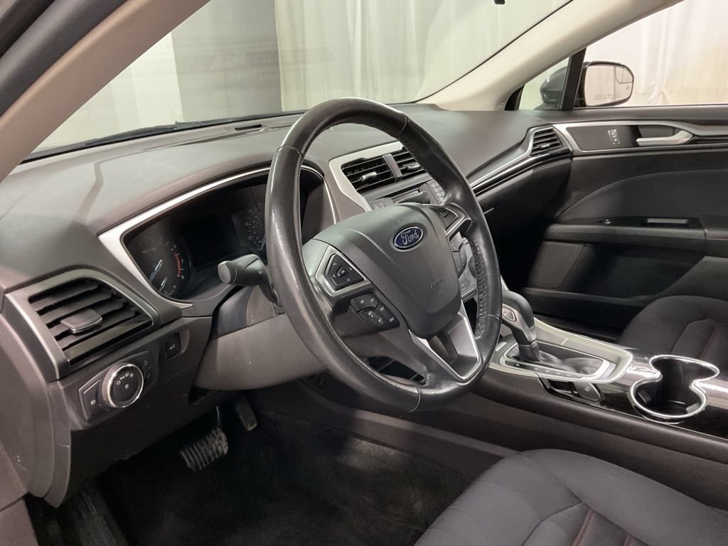 Used 2015 Ford Fusion SE w/ Equipment Group 201A FWD image 17