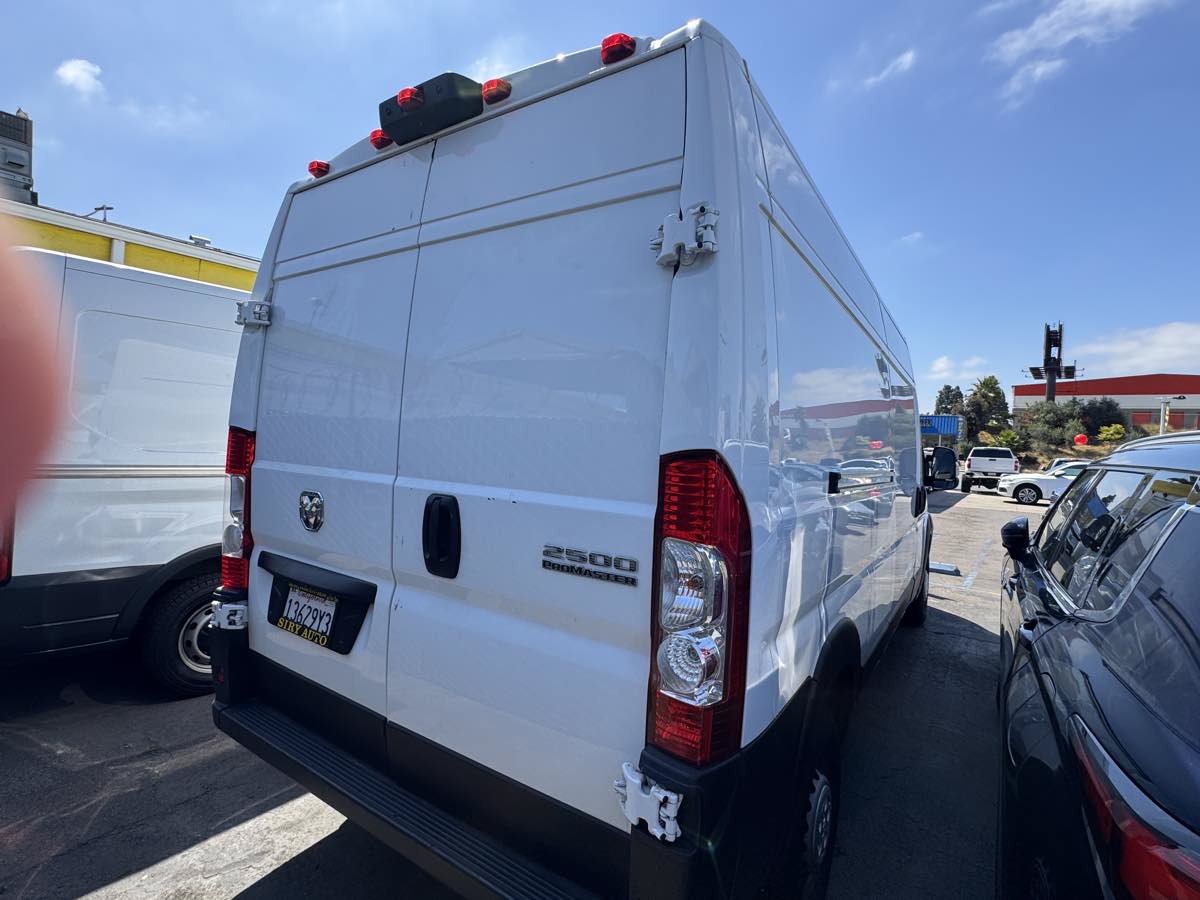 Used 2024 RAM ProMaster 2500 w/ Convenience Group FWD image 9