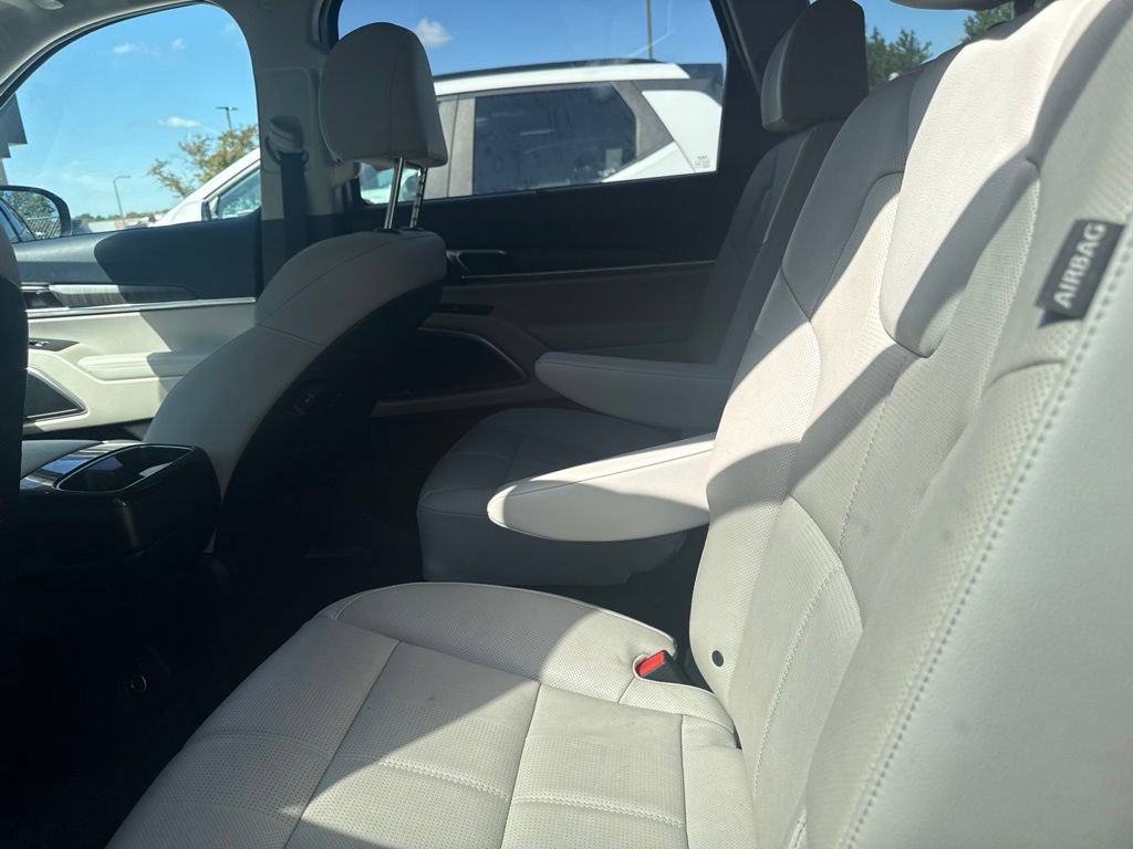 Used 2024 Kia Telluride EX w/ EX Captain's Chair Package FWD image 18