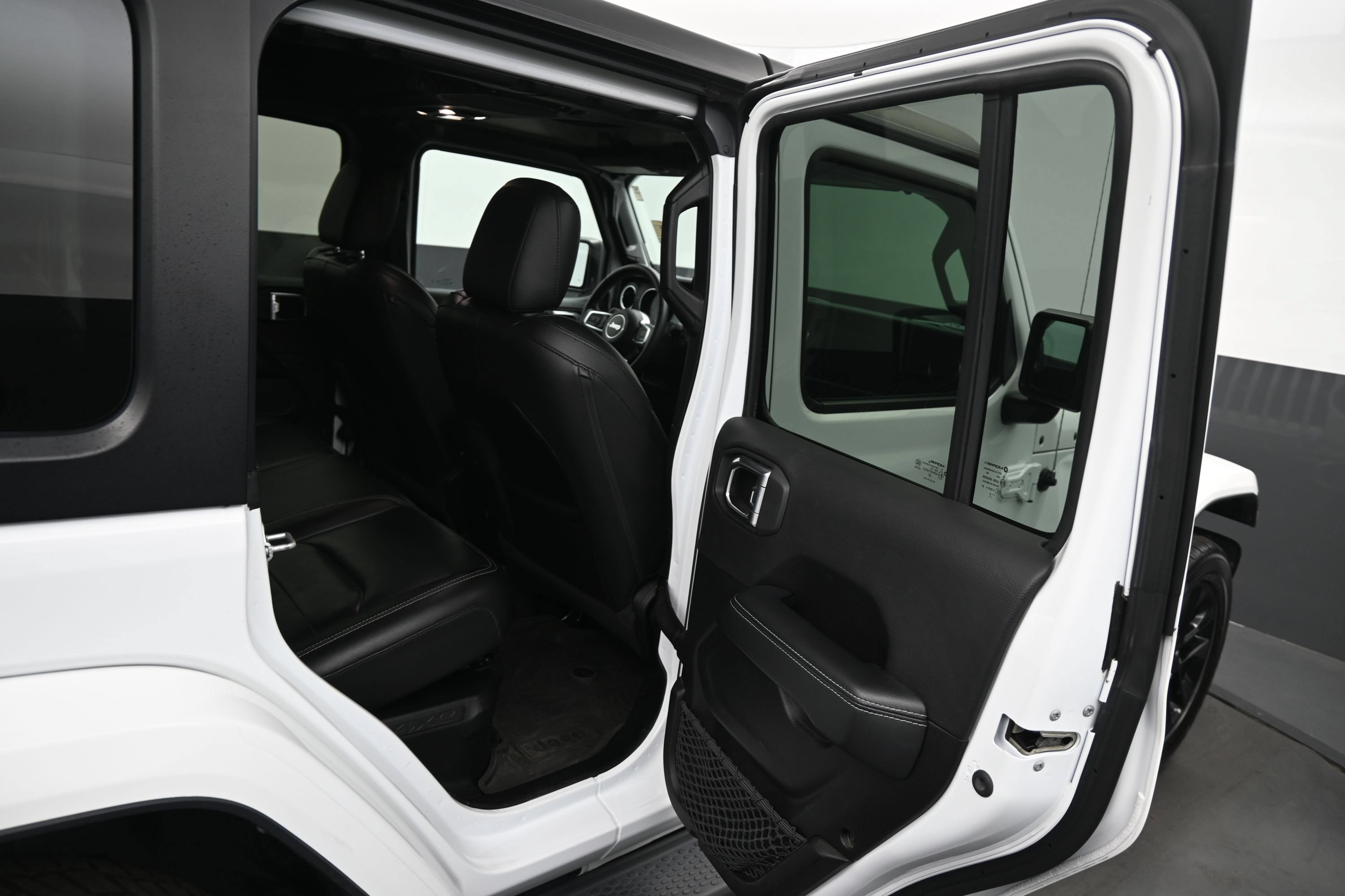 Used 2022 Jeep Wrangler Unlimited Sahara AWD/4WD image 12
