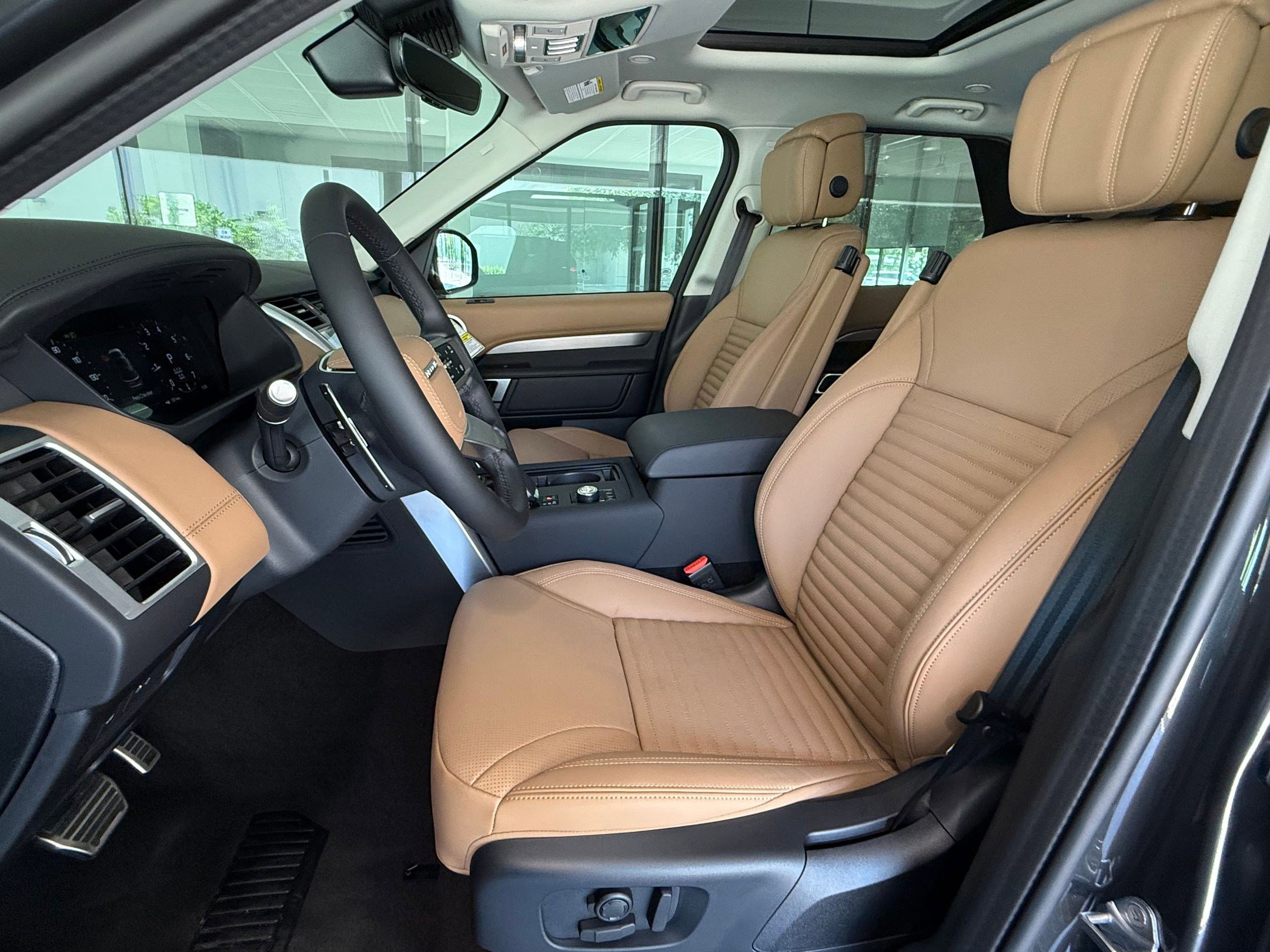 New 2026 Land Rover Discovery Limited Edition AWD/4WD image 5